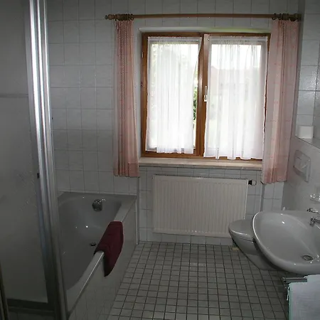 דירה Gaestehaus Gutensohn *